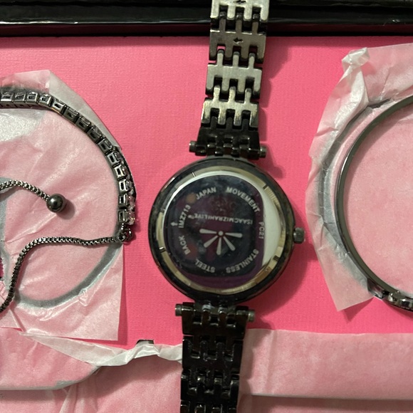 NWT Isaac Mizrahi Watch with 2 Bracelets Set - Picture 6 of 6